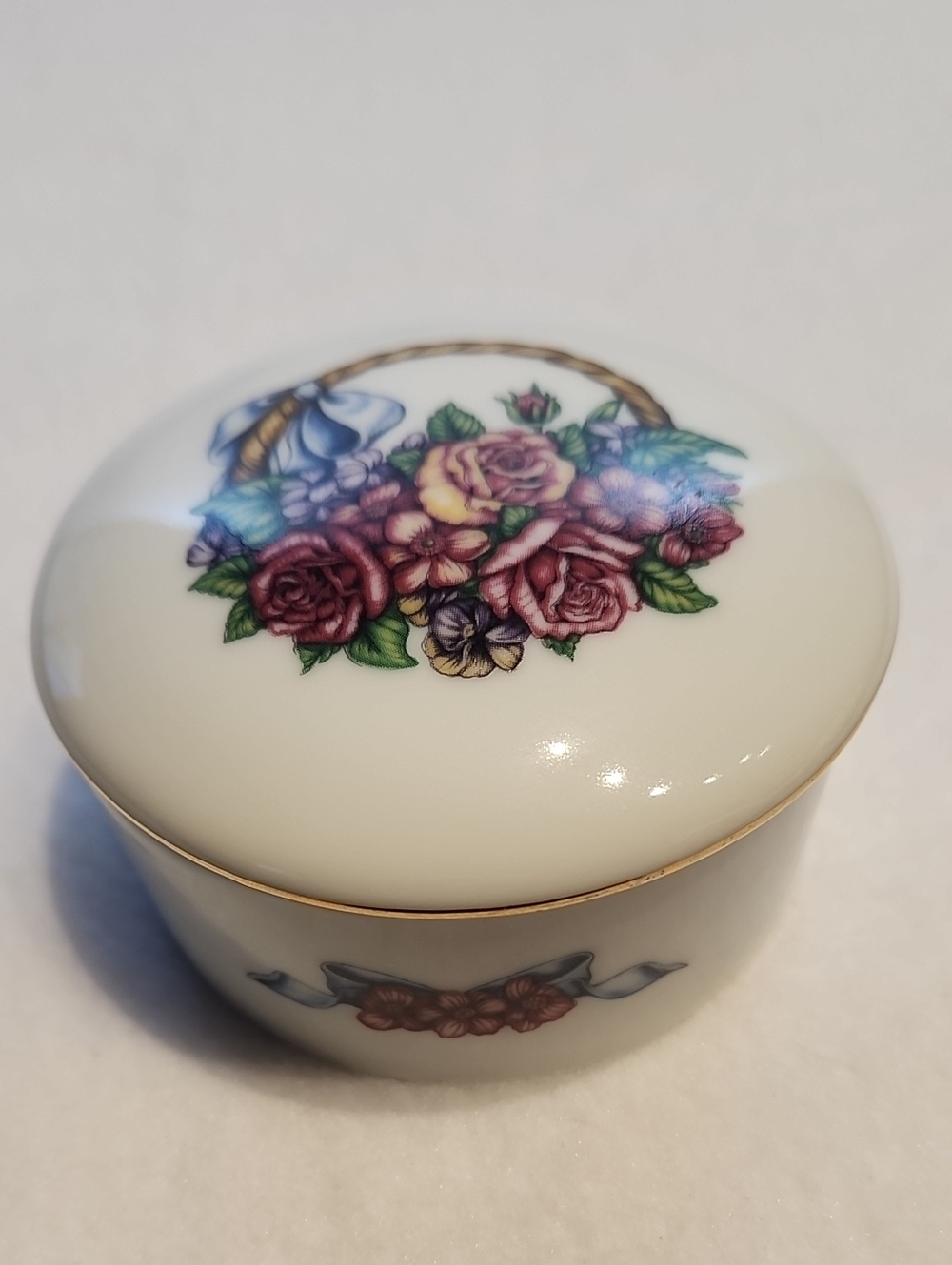 VINTAGE Floral Porcelain Trinket Music Round Box/Gold Trim Song APRIL LOVE